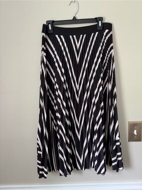 H&M - Black and White Chevron Pleated Midi Skirt